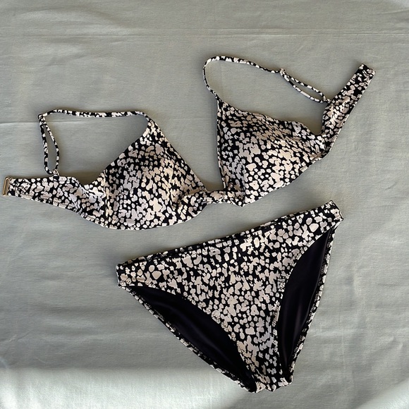 Black and White Bikini Set. - Picture 8 of 13